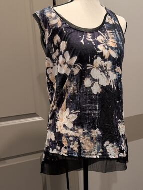Simply Vera Vera Wang Black Floral Crinkle Tank with Cream Accents